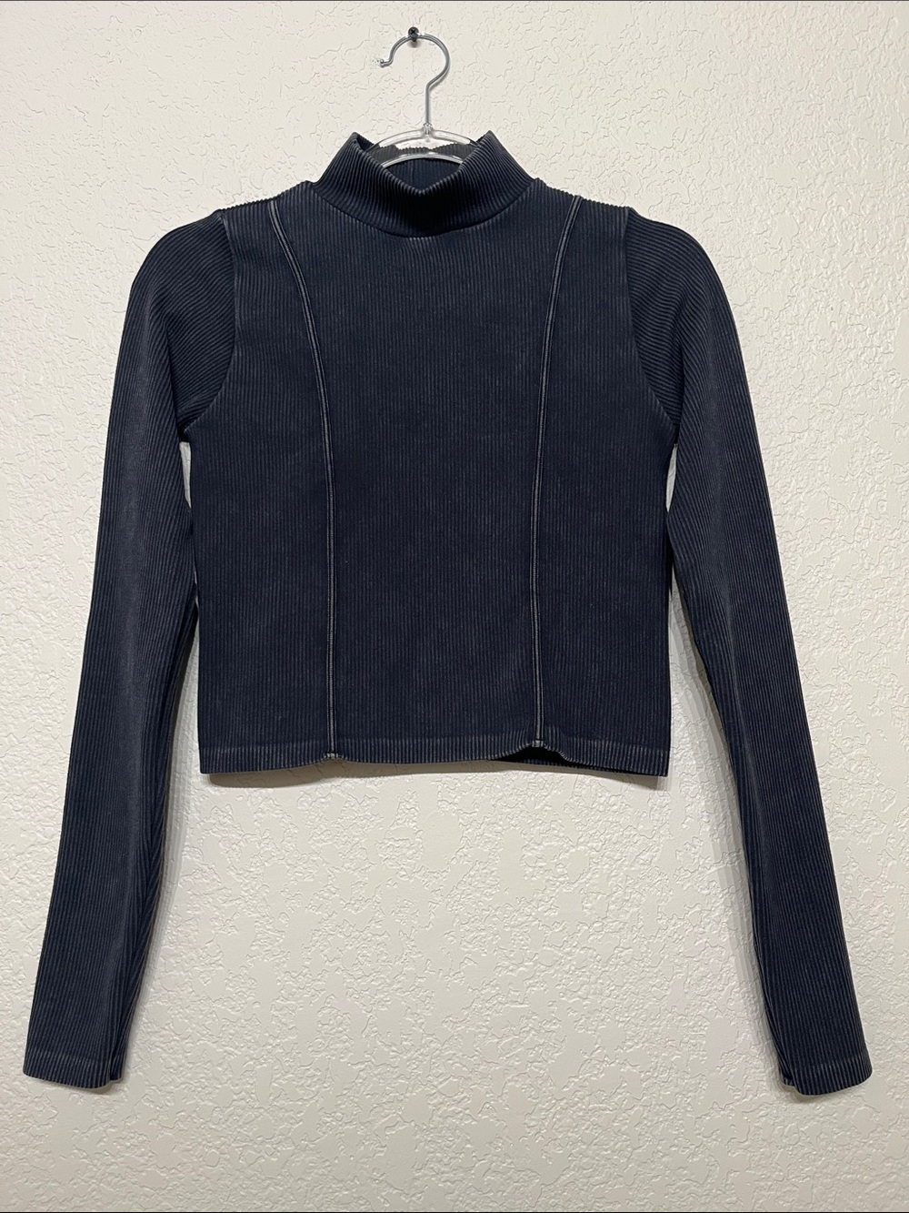 Women’s Medium Mock Neck Ribbed Long-Sleeve Top - Black